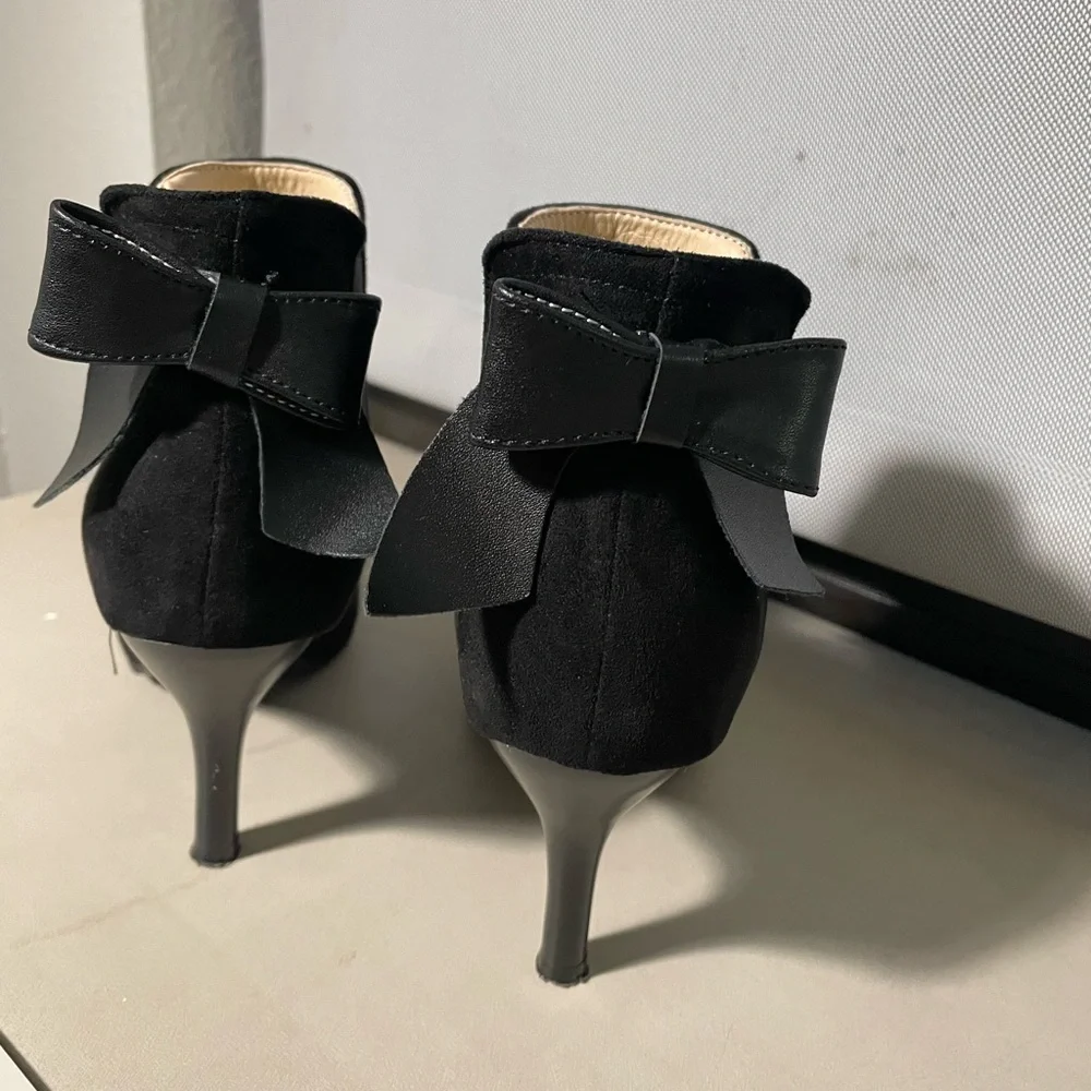 Jingpin Elegant Black Ankle Boots with‎ Bows, Size 5.5.